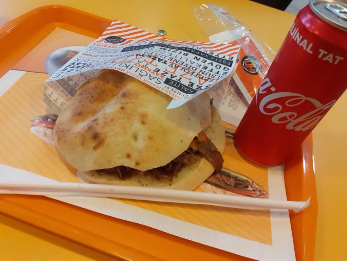 Yemek yediniz mi? Döner sever misiniz?