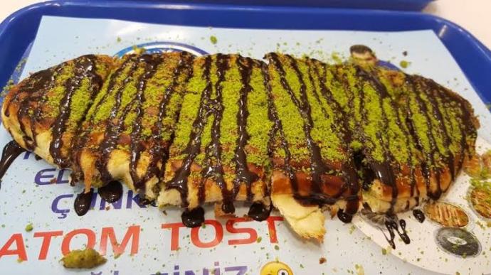 Sosyal medyanın popüler ettiği Tostçu Erolda bir tost 25-30 TL! Peki ya sen bir tosta en fazla ne kadar verirsin?