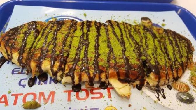 Sosyal medyanın popüler ettiği Tostçu Erol'da bir tost 25-30 TL! Peki ya sen bir tosta en fazla ne kadar verirsin?