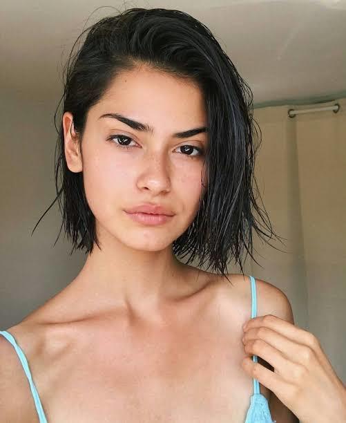 Kısa saç modelini kullanan kadınları tatlı buluyor musunuz?