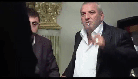Gülme krizi nasıl geçer gülmem bitmiyor yoruldum nasıl geçer 😂😂😂😂😂?