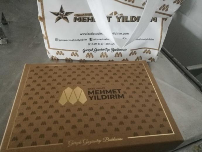Baklavanın yanında ne gider?