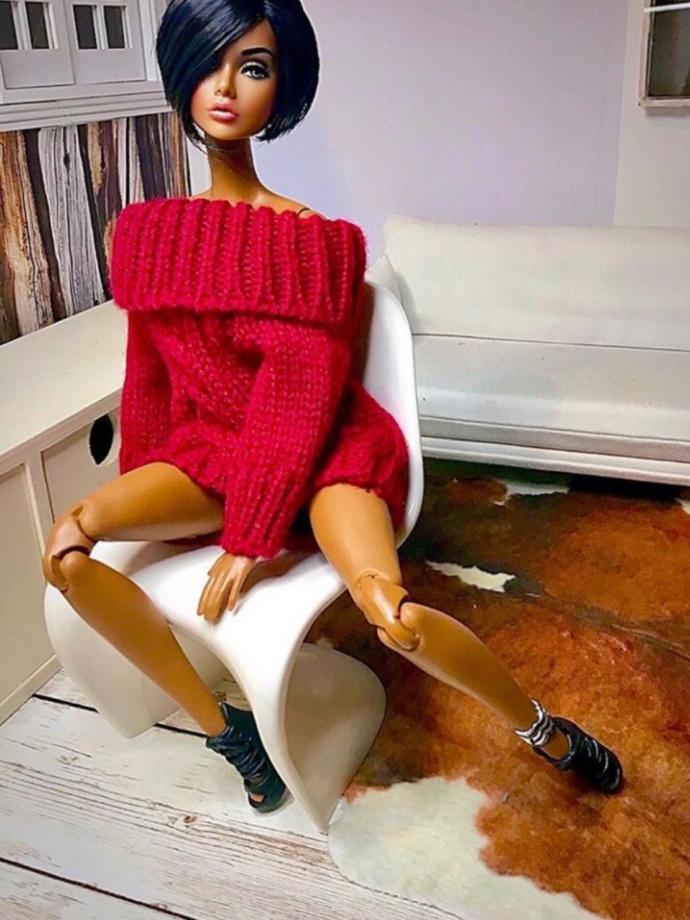 Slikonlu ve estetikli barbie bebeklerle çocuğunun oynamasına izin verir miydin?