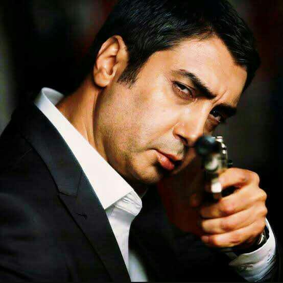 Arkadaşlar size göre 😍Polat Alemdar😍 nasıl?