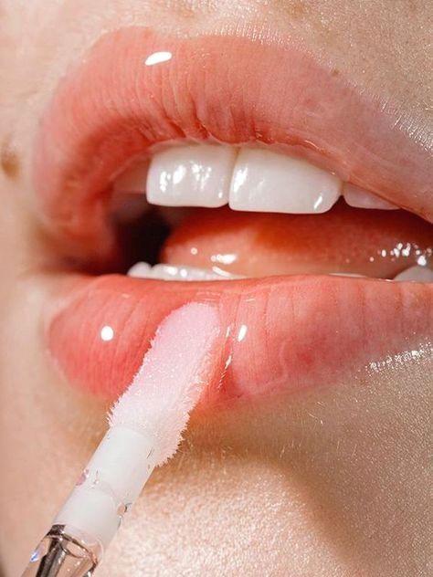 Kızlar, lipgloss öneriniz var mı?