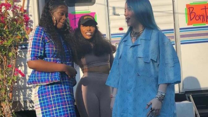 Billie Eilish'in tarzına benzer satan butik var mı?