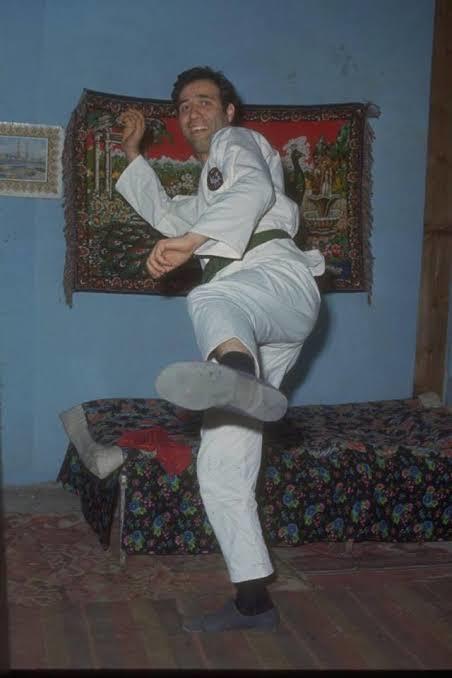 Büyük ustada bu sporu seçti tek yapman gereken bol bol bağırmak ! Zaten etrafında kimse kalmaz o saatten sonra..