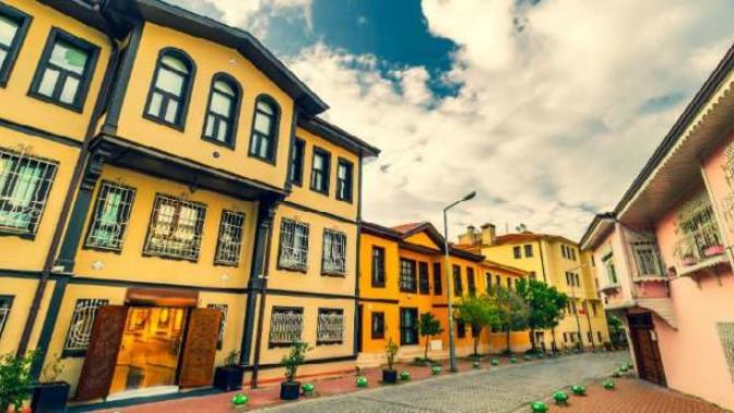 Bursa'da gezilip görülecek yerler ve yenilecek yemekler hakkında bilgisi olan var mı? 