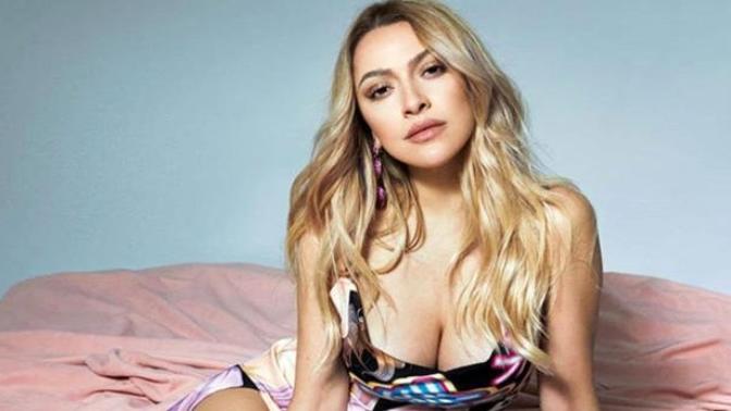Arkadaşlar Hadise son zamanlarda aşırı sexy olmadımı? Giyim tarzı ve paylaşımları ciddi anlamda çok etkileyici?