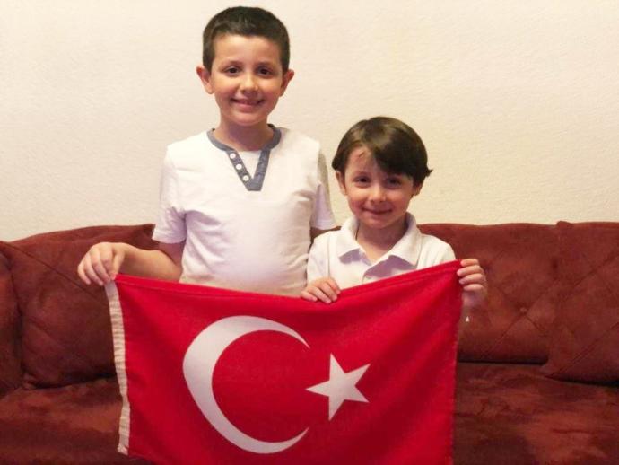 23 Nisanda çocuk kalbinizden öperiz! Mahallenizdeki 23  Nisan  coşkusunu paylaşmaya hazır mısınız? 🎈