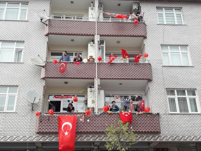 23 Nisan'da çocuk kalbinizden öperiz! Mahallenizdeki 23  Nisan  coşkusunu paylaşmaya hazır mısınız? 🎈
