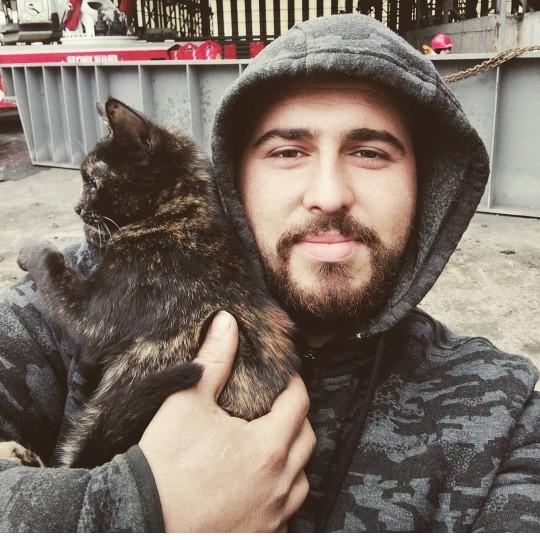 Dünya Kedi Günü kutlu olsun! Benimle kedi resimleri paylaşmak ister misiniz?