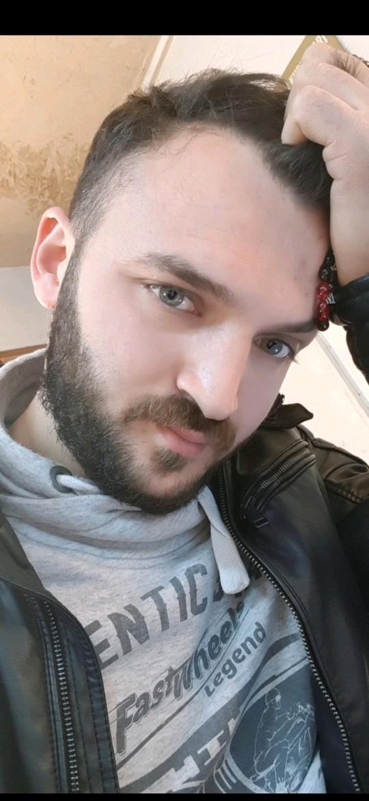 Yakışıklı erkekler neden her zaman dikkat çekiyor?