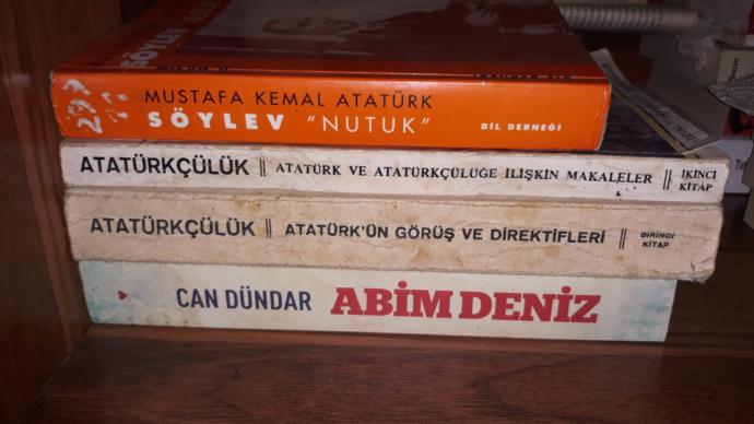 "Bu kitabı herkes okumalı" dediğin bir kitap var mı?