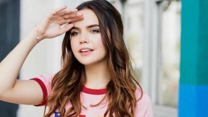 Bailee Madison mu? Selena Gomez mi?
