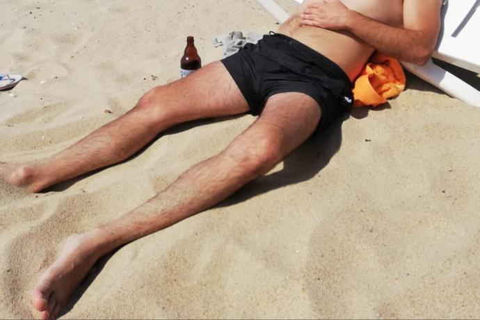 Mini şort giyen erkekleri seksi buluyor musun?