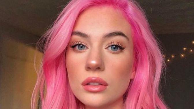 Kızlar pembe saç rengini denemek ister misiniz?