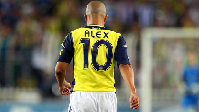 Alex de Souza mı, Gheorghe Hagi mi?