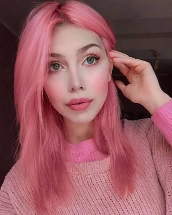 Pembe Renk Saca Uygun Kombinler Yapmak Icin Hangi Renk Tonlarini Secmeliyiz Kizlarsoruyor
