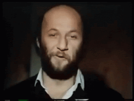 Erkekler niçin kadına kur yaparken bıyıklarıyla oynar?