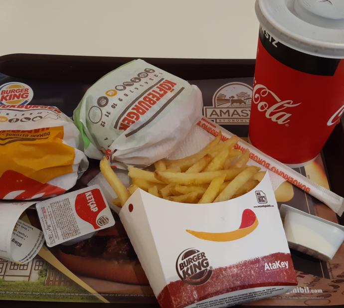 Köfte burger mi tavuk burger mi favorin?