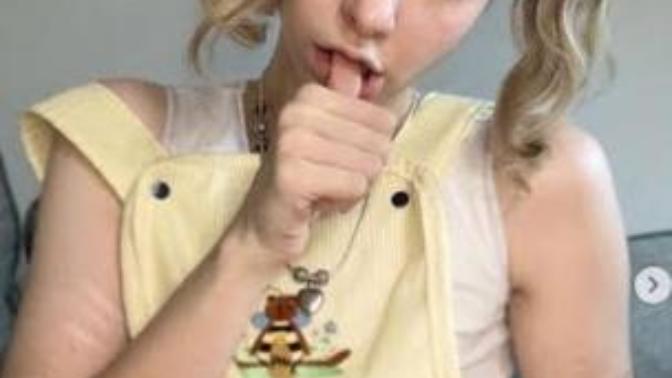 Böyle etrafinizda yaşam tarzinda lolita tarzi takinan varmi?