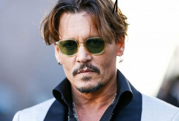 Johnny Depp ile selfie çektirmenin ücreti; 10 bin lira! Hayranı olduğunuz ünlüyle fotoğraf çektirmek için para öder misiniz?