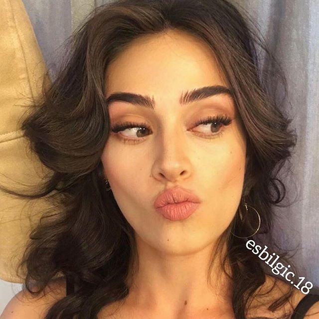 Merve Boluğur'un Güzelliğini Neden çok abartıyorlar?
