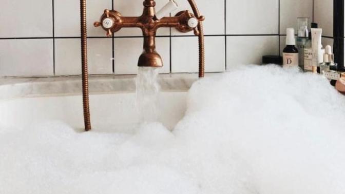 Banyo köpüğü nedir, duş jelinden farkı ne?