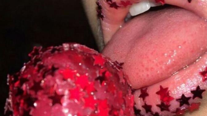 Lolipop yemek istersem bu beni yaramaz kız mı yapar?