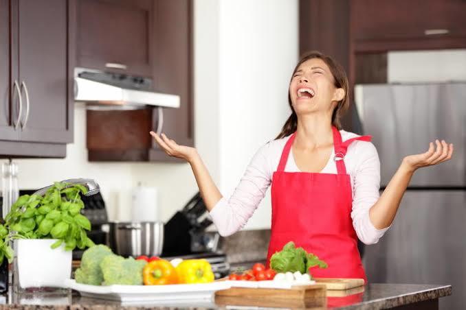 Yemek yapamayan kadına ne denir?