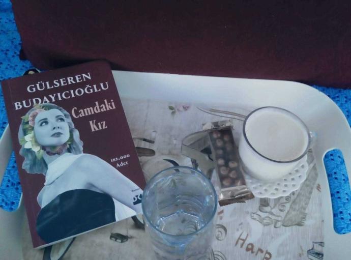 Selamlar KScanlar 🌺 Ben Gülseren Budayıcıoğlunun Camdaki Kız adlı kitabını okuyorum. Sizin de okuduğunuz kitaplar var mı?