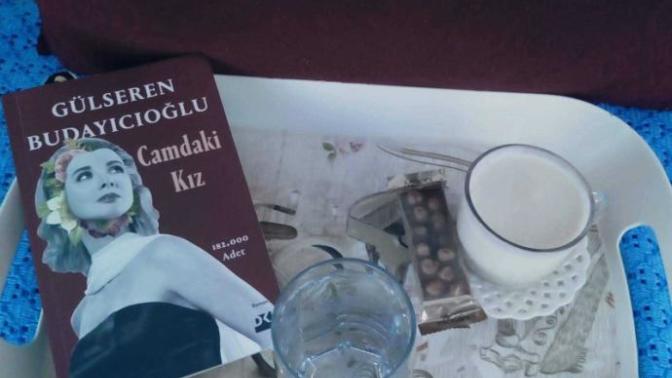 Selamlar KScanlar 🌺 Ben Gülseren Budayıcıoğlu'nun Camdaki Kız adlı kitabını okuyorum. Sizin de okuduğunuz kitaplar var mı?