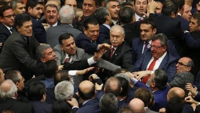 Bir kavga olsa siz o kavgada kavga eden mi, uzlaştırıcı mı, yoksa izleyen taraf mı olurdunuz?