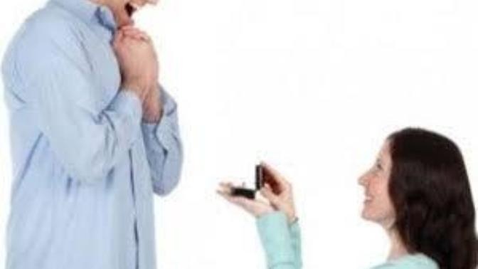 Çıkma teklifini kızlar mı eder erkekler mi?