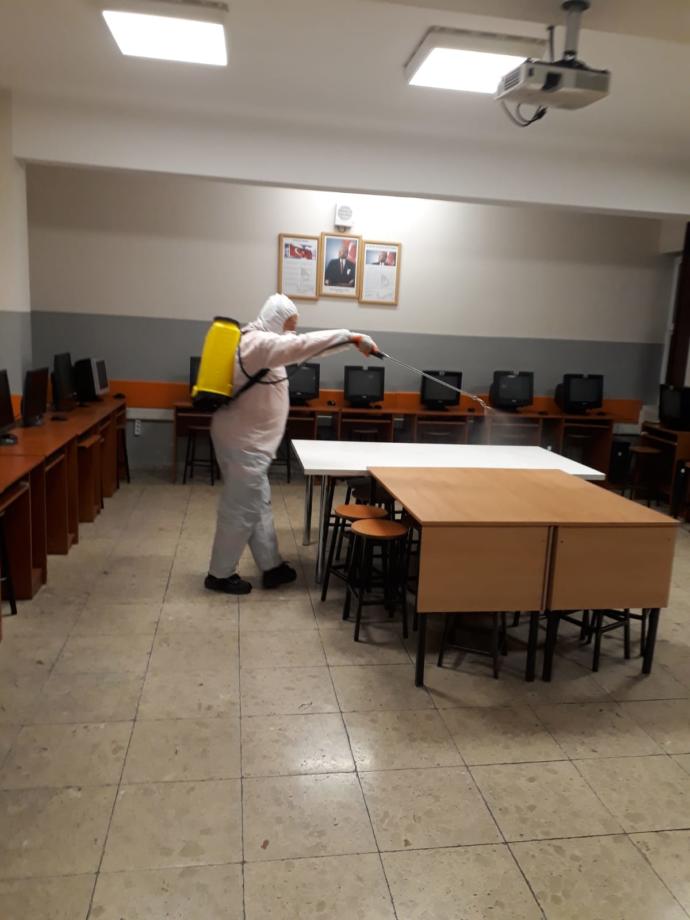 Okulları Korona'dan temizleyecek personel yok diyen veliler toplanıp temizlik yapmalı mı?