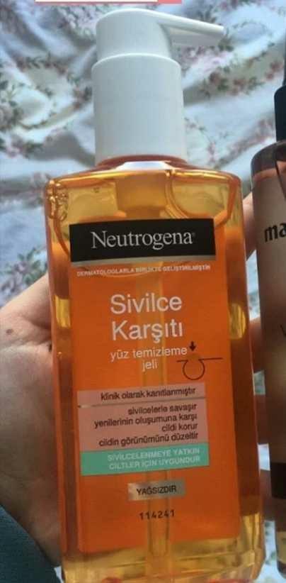 Neutrogena sivilce karşıtı kullanan var mı?