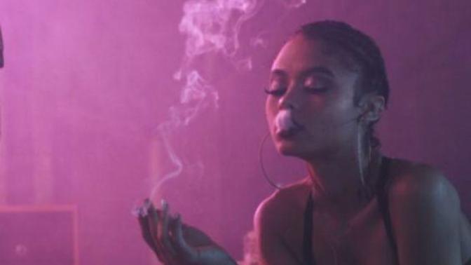 Gecenin karanlığı mısın, gündüzün ışığı mı?