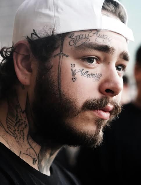 Post Malone çok yakışıklı değil mi?