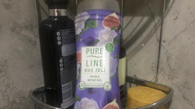 Sen de en güzel kokan Pure Line duş jelini tercih etmiyor musun?