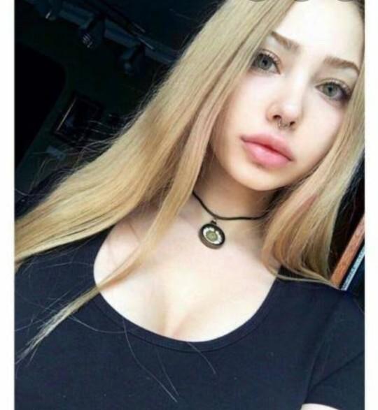 Sizce ayda kutay güzel mi?