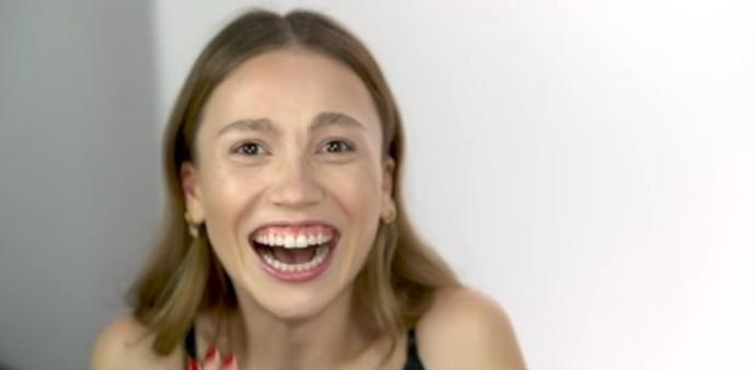 Duygu Özaslan'ın iç çamaşırlı ev pozu olay oldu! Siz de cesur fotoğraflar çekinir misiniz?