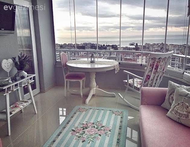 Balkon dekorasyonu için cam balkon mu tercih edersiniz yoksa PVC pimapen balkon mu?