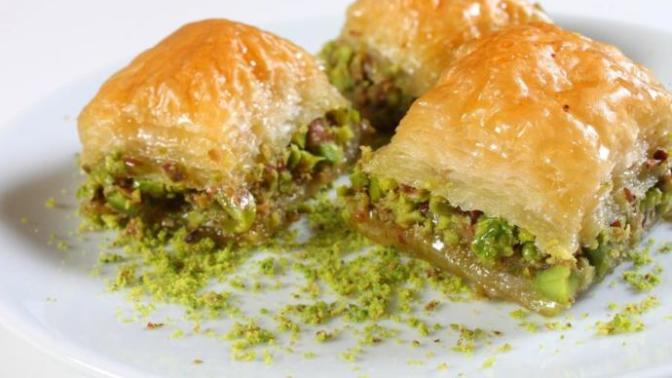 Baklava nasıl yenir?