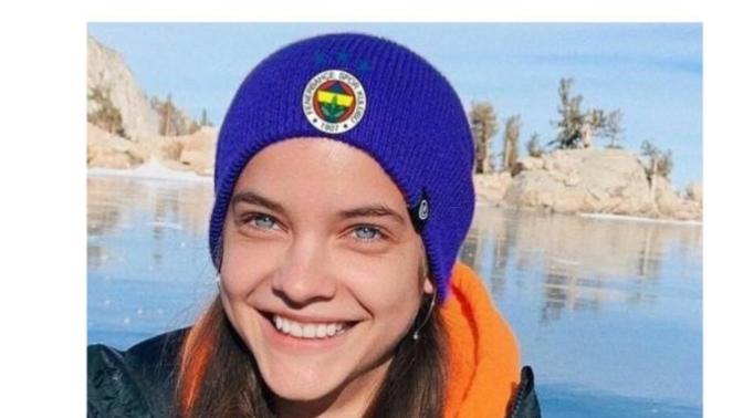 Barbara Palvin'i Fenerbahçeli yaptım ve önümüzde evlenmek için hiçbir engel kalmadı, bir tebriğinizi alabilir miyim?