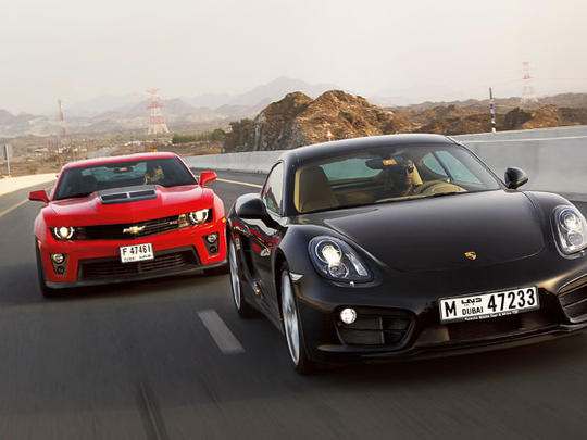 PORSCHE CAYMAN MI CAMARO MU?