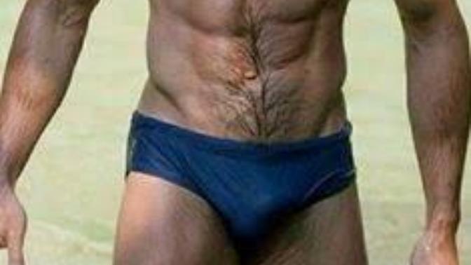 2020'nin yazında plajlara retro trendi gelse erkekler slip mayo giyer misiniz? Kızlar sizce erkeklere slip mayo yakışır mı?