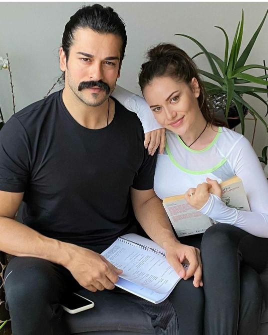 Burak Özçivit mutsuz mu duruyor ya?