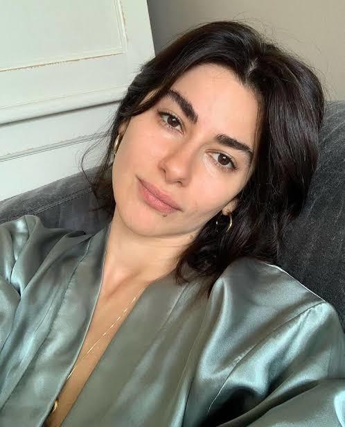 Nesrin cavadzademi deniz Çakır mı nilperi şahinkaya mı daha güzel sizce?