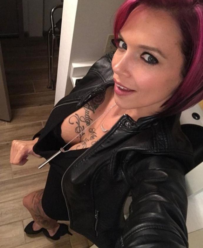 Anna Bell Peaksın size göre bir çekiciliği var mı?